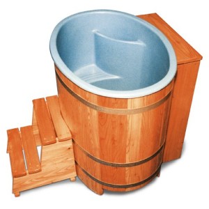 Sauna-Bottich mit Kunststoffeinsatz und Nachfüllautomatik (Sauna-Bottich: Ausführung Lärche)